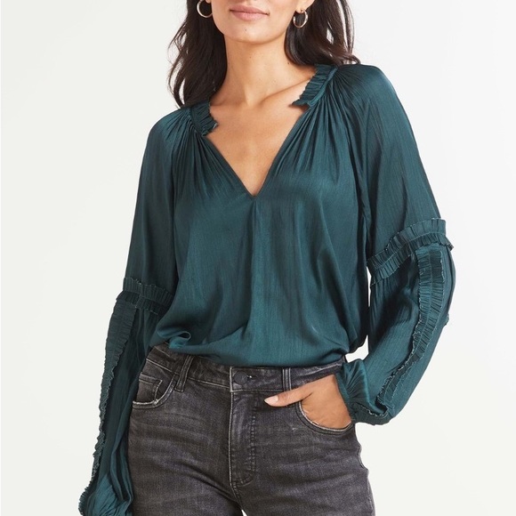 EVEREVE Roan & Ryan Kylee Satin Ruffle Blouse Green XS NWT - Picture 1 of 10